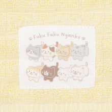 ふくふくにゃんこ みつめてタオルチーフ