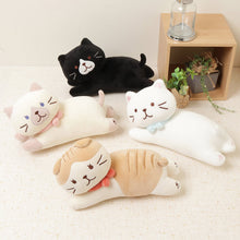 ふくふくにゃんこ なでなでミニクッション