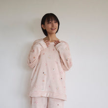  ふくふくにゃんこ 総柄フランネルトレーナー 【2026_秋冬】
